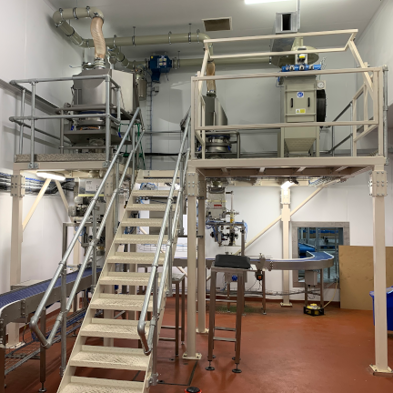 Sack tip station system Sack tip station system