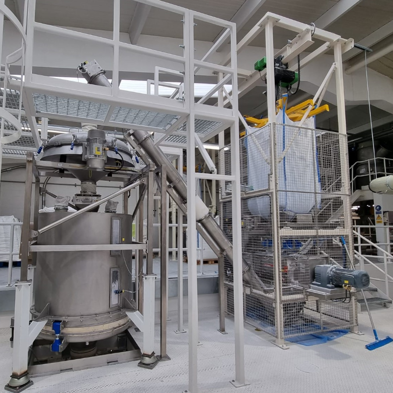 Screw feeder to deck sieve Screw feeder to deck sieve