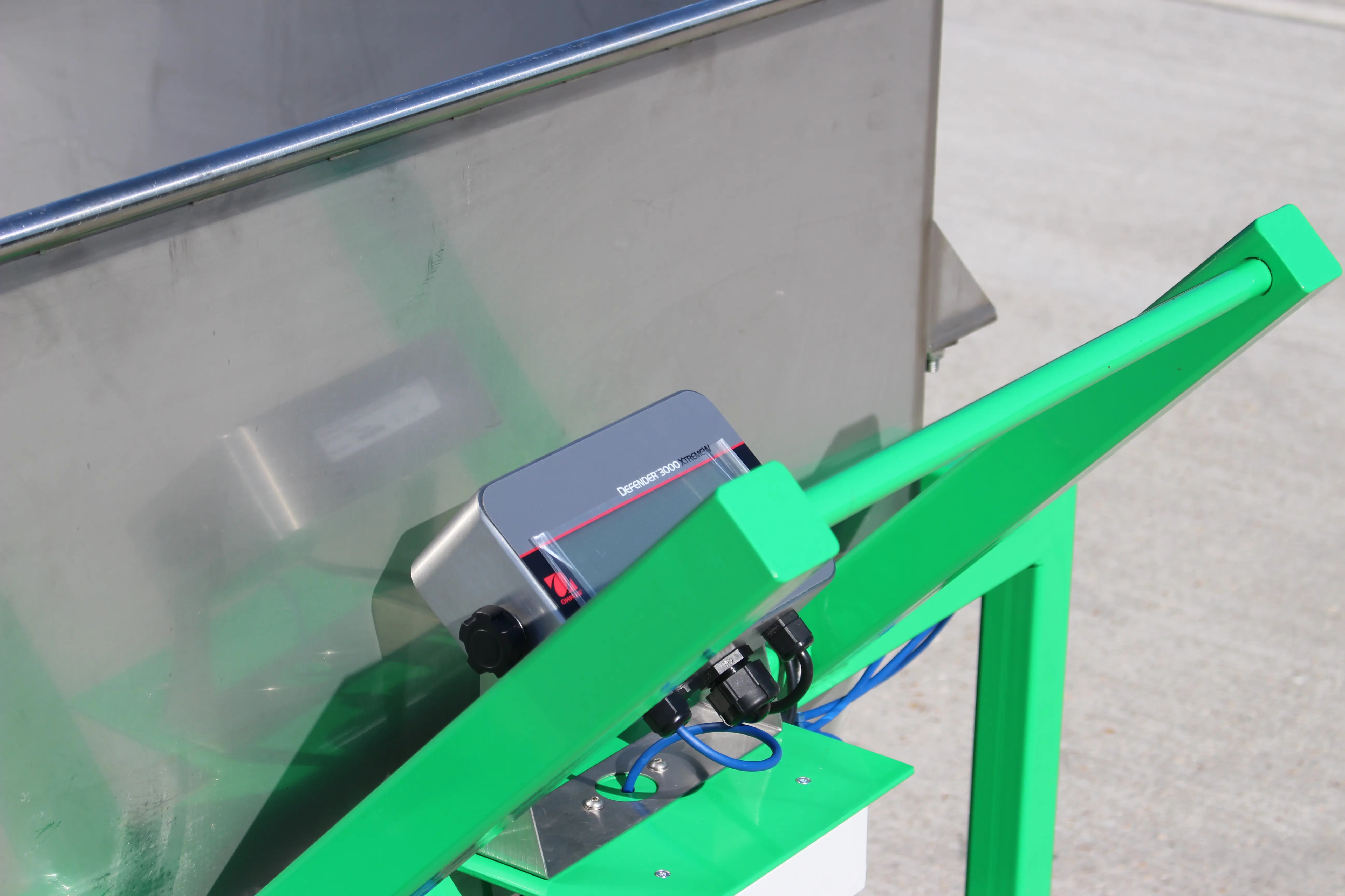 Automated coffee weighing system Automated coffee weighing system