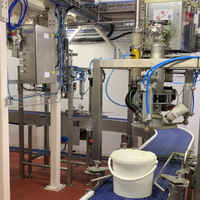 Conveyor belt for buckets Conveyor belt for buckets